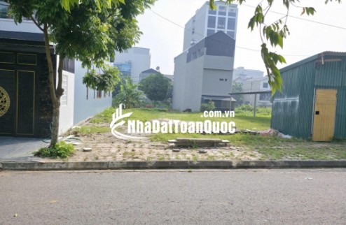 Tôi bán nhanh lô đất 100,1m2 full thổ tại Phú Cát, Hà Nội, sổ đỏ, đường oto tránh nhau, giá 3 tỷ