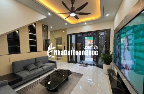 Cần bán  Trung tâm Long Biên ,Nguyễn Văn Cừ  ,nhà mới đẹp ở ngay 
+ 60m² thang máy xịn , full nội thất, Nhỉnh 12  
+ Lô góc thoáng vĩnh viễn