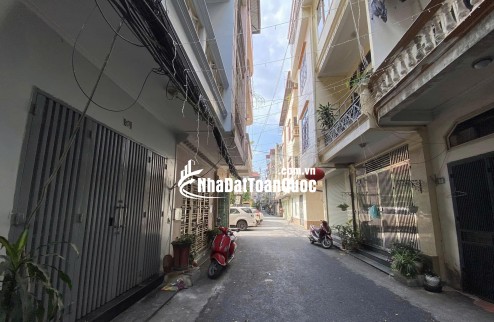 CHO THUÊ NGUYÊN CĂN KHƯƠNG TRUNG, Ô TÔ ĐỖ CỬA, ĐỦ ĐỒ CƠ BẢN, 42M 3T 12TR 0903258273