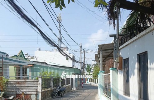 bán gấp lô đất  đường số 14 đỗ xuân hợp , phước bình , quận 9 , HCM , chỉ 50tr/m2