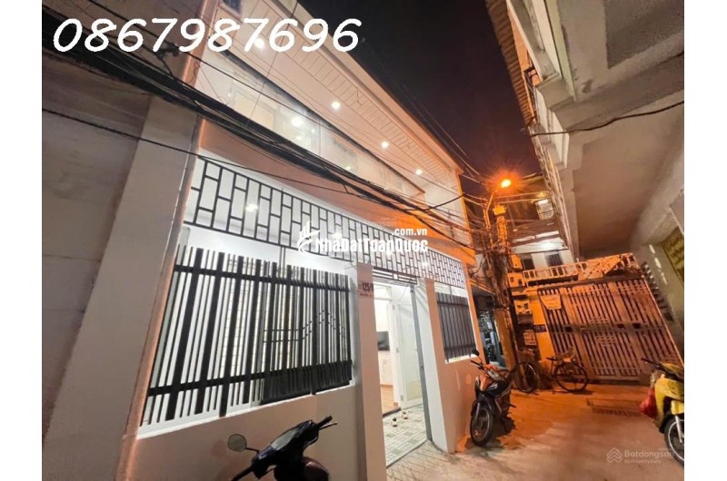 Nhà 1 trệt 1 lầu hẻm 3m cách chợ Phương Sài 50m .