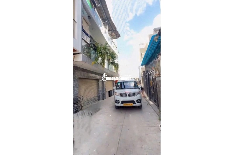 Bán nhà ngõ Bùi Văn Ba, Q.7, 28m², 2 tầng, 2PN, Sổ Hồng, 4.5 tỷ. LH 0947283834