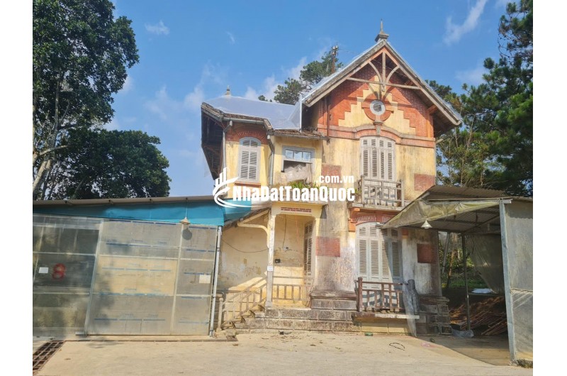 BIỆT THỰ PHÁP CỔ TTTP ĐÀ LẠT 1800M2 PHÁP LÝ RÕ RÀNG 75 TỶ. LH:0909267003.