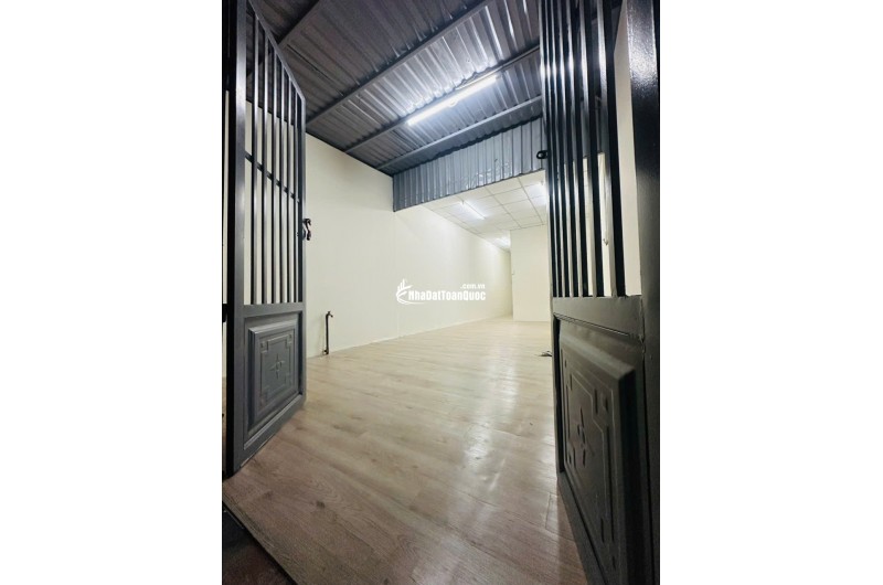 BÁN NHÀ GẦN SÂN BANH THẠNH XUÂN 25 Q12, DT 70M2 SHC CHỈ 1.040 TỶ. LH:NAM.0963677706.