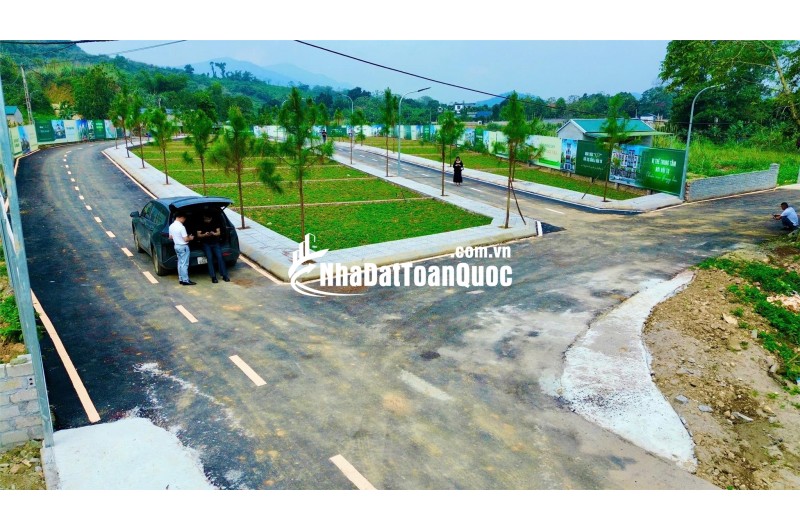 Tôi cần bán mảnh đất đẹp 100m2, mặt tiền 5,97m, đường rộng 15m tại Phú Cát, Hà Nội, giá 2,2 tỷ.