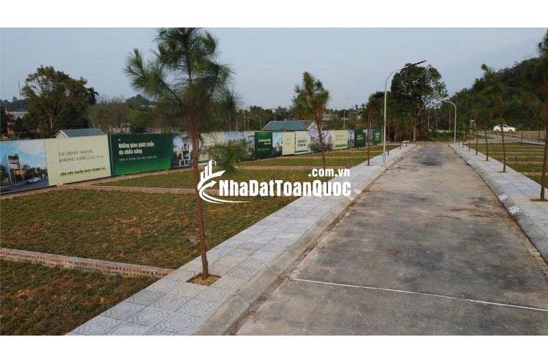 Tôi cần bán mảnh đất đẹp 100m2, mặt tiền 5,97m, đường rộng 15m tại Phú Cát, Hà Nội, giá 2,2 tỷ.