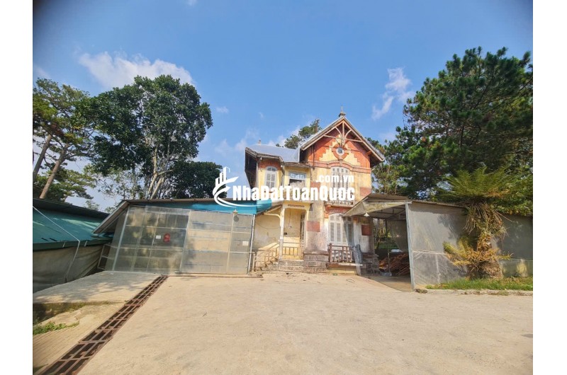 BIỆT THỰ PHÁP CỔ TTTP ĐÀ LẠT 1800M2 PHÁP LÝ RÕ RÀNG 75 TỶ. LH:0909267003.