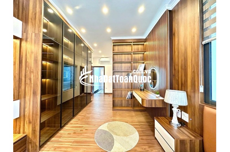 13 tỷ nhà 6 tầng thang máy trung tâm đống đa, vài phút ga cát linh, sổ sẵn sang tên