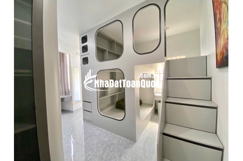 HIẾM - SÁT CÔNG VIÊN LÊ THỊ RIÊNG - HẺM XE TẢI - CÓ SÂN ĐẬU XE HƠI - 3 PHÒNG NGỦ CHỈ NHỈNH 8 TỎI.