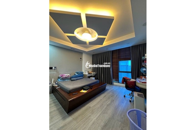 TÂN BÌNH 28 T.Ỷ còn th.ương l.ượng. D.ÒNG t.iền 135Tr / THÁNG. NGUYỄN VĂN TRỖI - 8 TẦNG - CÓ HẦM - CÓ THANG MÁY