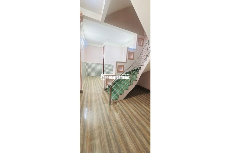  NHÀ MỚI Ở NGAY HÒA BÌNH,TÂN PHÚ. HẺM NHỰA 9M CÓ LỀ 2M,GẦN RICHSTAR,CHỢ CÂY KEO,COOP MART, VÀI BƯỚC CHÂN RA HÒA BÌNH,TÔ HIỆU. 4M X 17M,3 TẦNG,SỔ