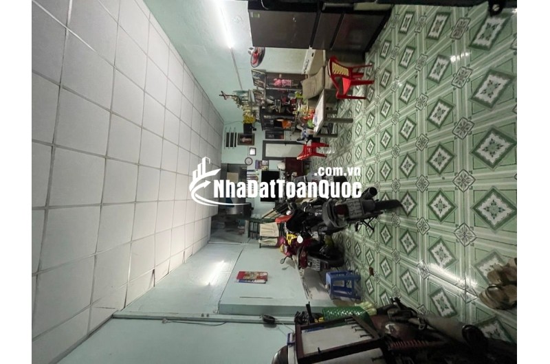 -Kết cấu : nhà 1 trệt 1 lửng, chia  làm 2 căn, vừa ở vừa cho thuê, tổng 4 phòng ngủ, 2 WC,  khu nhà cao tầng, dân trí.