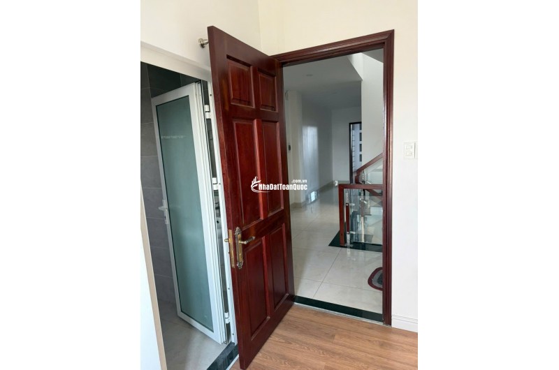 Bán nhà siêu đẹp 5x20m 1 trệt 3 lầu sân thượng MT Trịnh Quang Nghị Bình Chánh