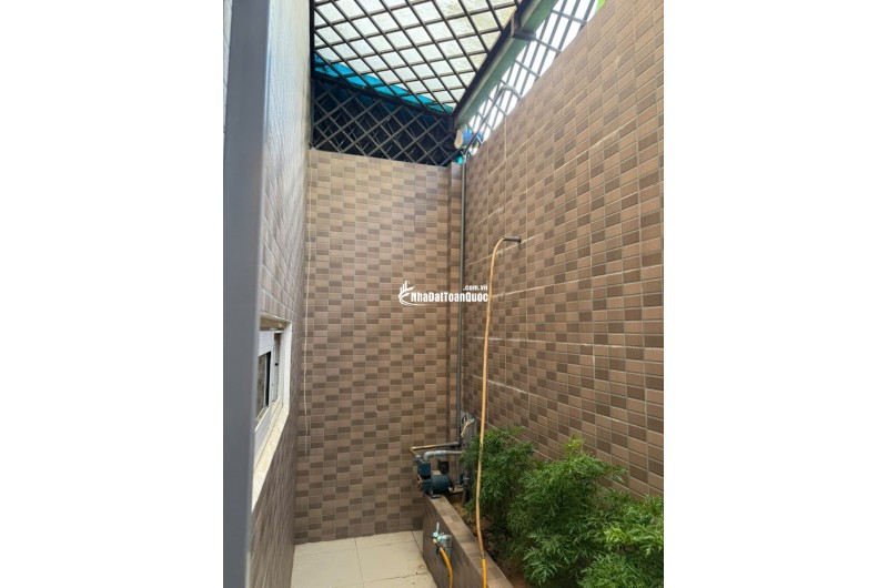 Bán nhà siêu đẹp 5x20m 1 trệt 3 lầu sân thượng MT Trịnh Quang Nghị Bình Chánh