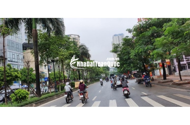 Bán Tòa Nhà VP Mặt Phố Bạch Mai 180m2 Mặt Tiền 7.5m 8 tầng, 1 Hầm Dòng Tiền 3.5 tỷ/năm