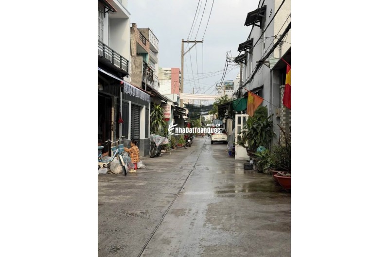 SIEU HOT  NHÀ CHUẨN  LÊ VĂN KHƯƠNG QUẬN 12
+ Dt : 4.4m x 15m 63m2
+ Kc : 3 tầng 3pn
+ Giá : 7 Tỷ