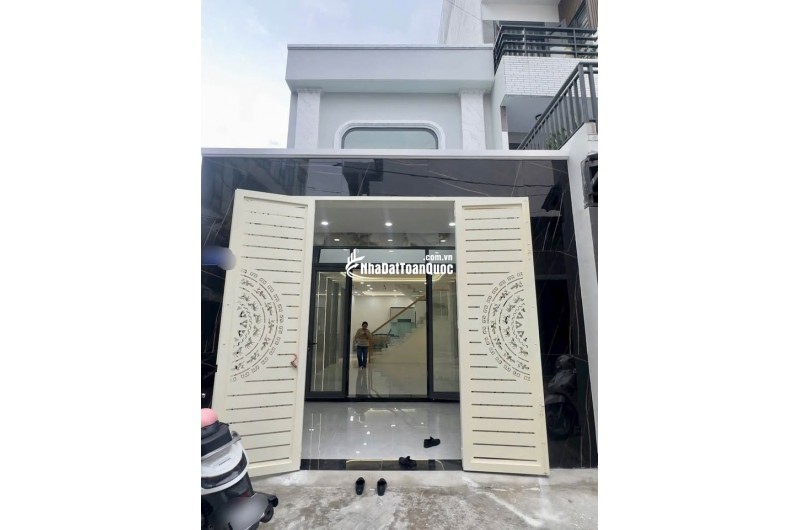 SIEU HOT  NHÀ CHUẨN  LÊ VĂN KHƯƠNG QUẬN 12
+ Dt : 4.4m x 15m 63m2
+ Kc : 3 tầng 3pn
+ Giá : 7 Tỷ
