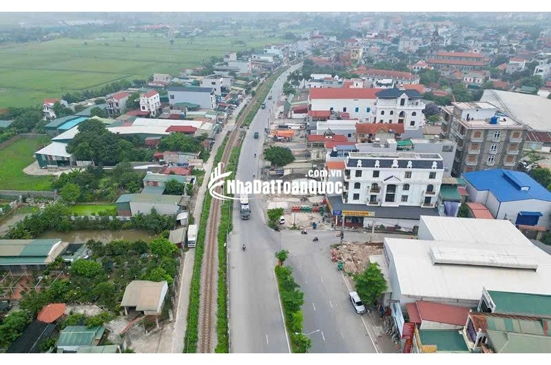 Bán mảnh đất xã phú cát, 100m2 full thổ cư, giá 1,8 tỷ