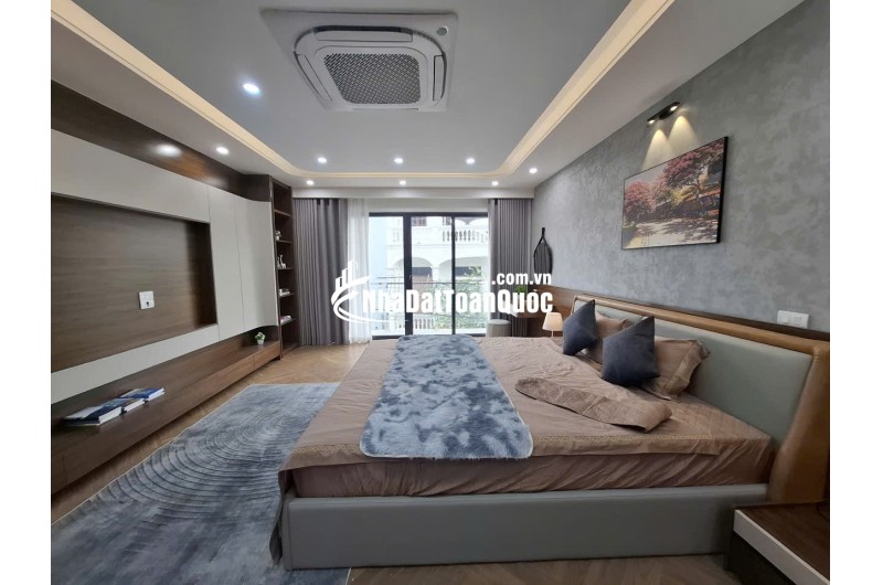 HÀNG HIÊM NGOC THỤY NGÕ THÔNG Ô TÔ .Ô TÔ ĐỖ CƯA  FULL NỘI THẤT