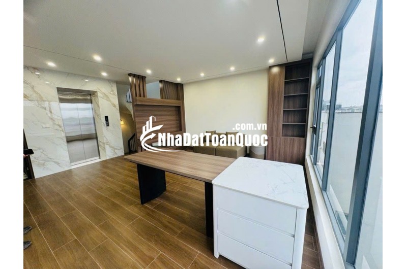 . Bán nhà xây mới phố phúc lợi Long biên ngõ xe  đỗ cửa  
Xây 6 tầng thang máy phun Nội thất SIÊU ĐẸP
