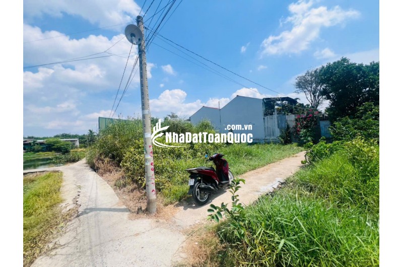 CHỦ ĐẤT CẦN BÁN  GẤP 2 MIẾNG ĐẤT BÌNH CHÁNH ẤP 3 TÂN QÚI TÂY. LH:0909304773.