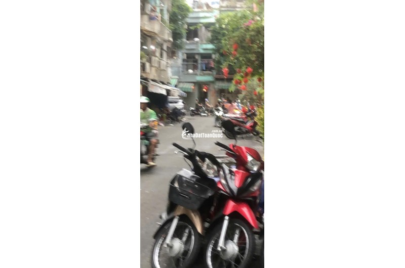 BÁN GẤP NHÀ BÀ HẠT Q10 GẦN ĐƯỜNG XE HƠI CÁCH VÀI BỨOC CHÂN. LH:0909304773
