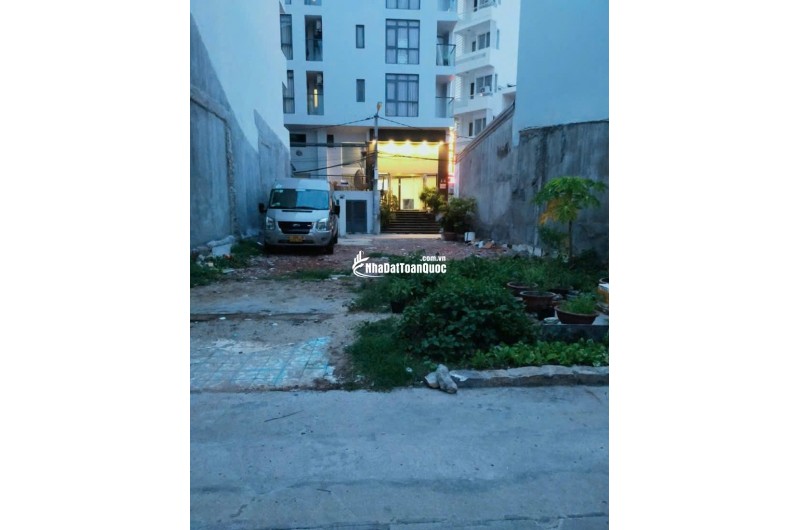BÁN ĐẤT HẺM TUỆ TĨNH NGANG ĐẸP KHU PHỐ TÂY NHA TRANG, GẦN BIỂN 300m - DT: 159m2 - GIÁ 21 tỷ