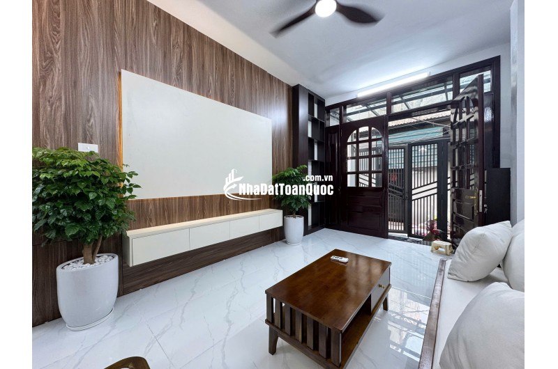 HÀNG HIÊM NGOC THỤY NGÕ THÔNG Ô TÔ .Ô TÔ ĐỖ CƯA  FULL NỘI THẤT