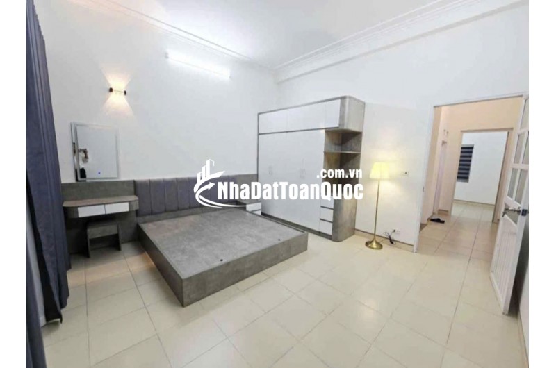 NHÁ 3 TẤNG KIỂU BIỆT THƯ SÂN CHUNG RỘNG RÃI NGÕ NÔNG