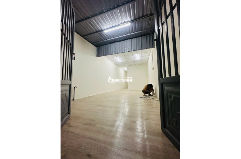 BÁN NHÀ GẦN SÂN BANH THẠNH XUÂN 25 Q12, DT 70M2 SHC CHỈ 1.040 TỶ. LH:NAM.0963677706.