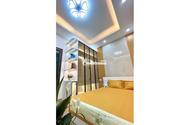 NHÀ NHỎ XINH - 5 TẦNG ĐỦ CÔNG NĂNG SỬ DỤNG - MẶT TIỀN ĐẸP - GẦN Ô TÔ - VIEW THOÁNG TRƯỚC MẶT - SỔ ĐỎ ĐẸP