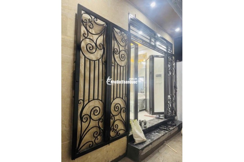 NHÀ NHỎ XINH - 5 TẦNG ĐỦ CÔNG NĂNG SỬ DỤNG - MẶT TIỀN ĐẸP - GẦN Ô TÔ - VIEW THOÁNG TRƯỚC MẶT - SỔ ĐỎ ĐẸP