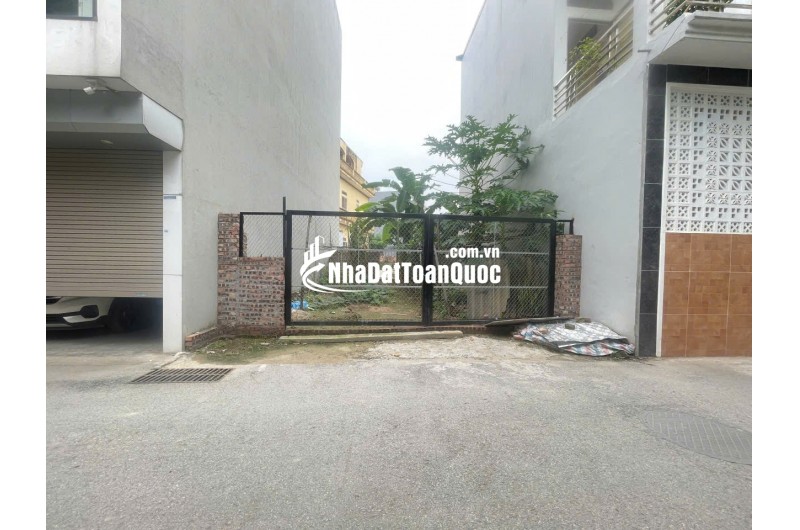 chính chủ bán đất, gần trường học, vị trí đẹp để kinh doanh