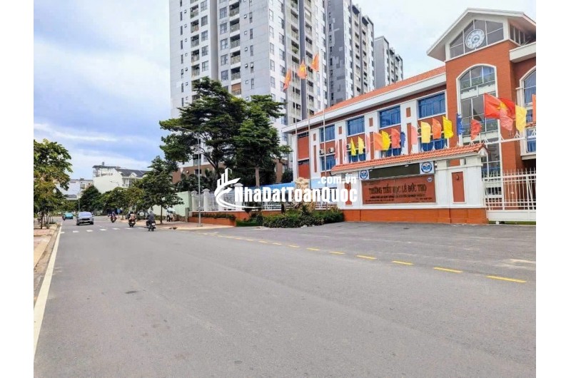 NHÀ PHỐ KIỂU BIỆT THỰ CÓ SÂN VƯỜN TẠI GÒ VẤP - 215M2 CHỈ 17.5 TỶ. LH:0963492727.