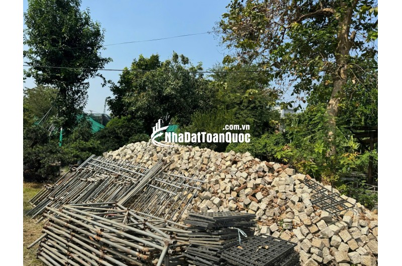 BÁN ĐẤT LONG BÌNH, QUẬN 9 - DT 1000M2 - SHR - 38.5 TỶ. LH:0907511230 - 0908334579.