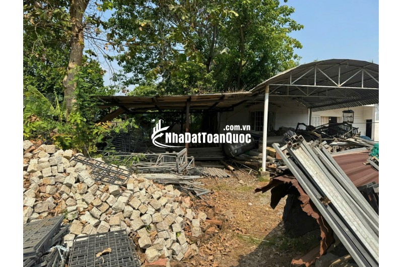 BÁN ĐẤT LONG BÌNH, QUẬN 9 - DT 1000M2 - SHR - 38.5 TỶ. LH:0907511230 - 0908334579.