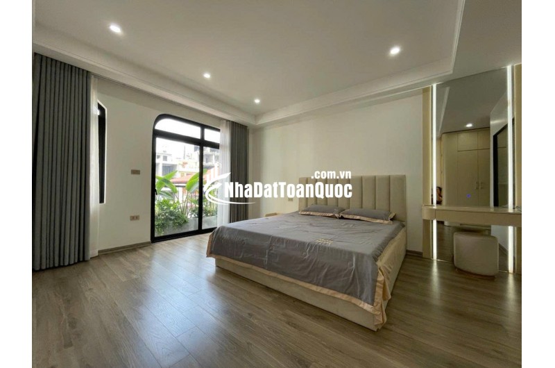 HÓT CHỦ DI CƯ NƯỚC NGOÀI BÁN GẤP NHÀ LONG BIÊN