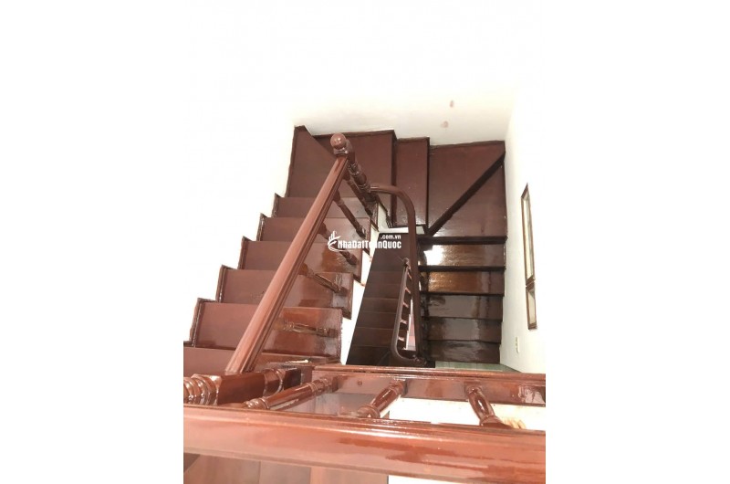 NHÀ VIP, KHU VỰC CBNV TRƯỜNG THUỶ LỢI. DT 33 M2 (4 TẦNG) SẴN SỔ CHỈ 10.8 TỶ. LH:0904683389