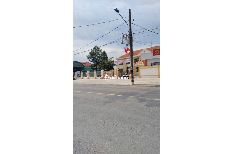 CC BÁN GẤP NHÀ C4, KHU ĐẤT ĐANG LÀM XƯỞNG CƠ KHÍ, GẦN 2500M2 SÁT MT835, CHỈ 14 TỶ. LH:0909327086.