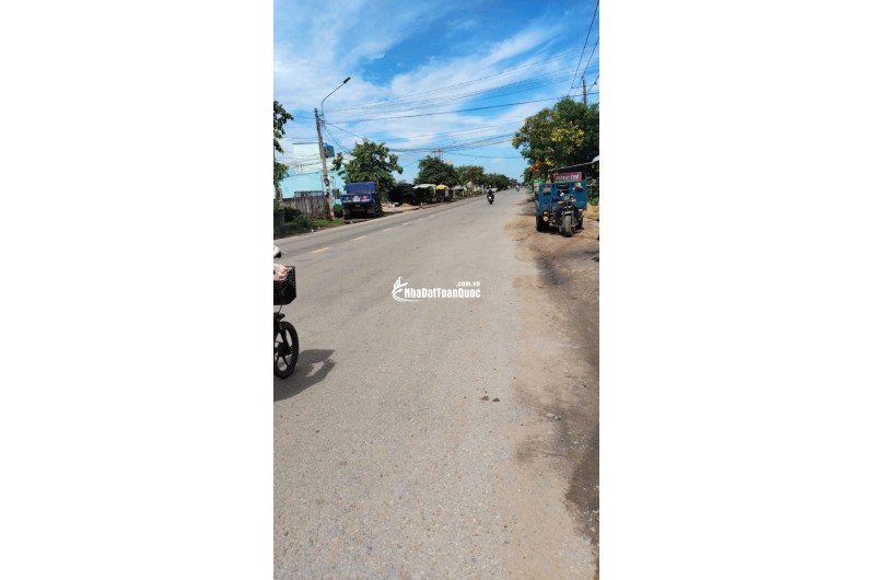 CC BÁN GẤP NHÀ C4, KHU ĐẤT ĐANG LÀM XƯỞNG CƠ KHÍ, GẦN 2500M2 SÁT MT835, CHỈ 14 TỶ. LH:0909327086.