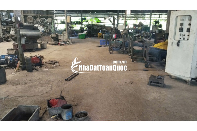 CC BÁN GẤP NHÀ C4, KHU ĐẤT ĐANG LÀM XƯỞNG CƠ KHÍ, GẦN 2500M2 SÁT MT835, CHỈ 14 TỶ. LH:0909327086.