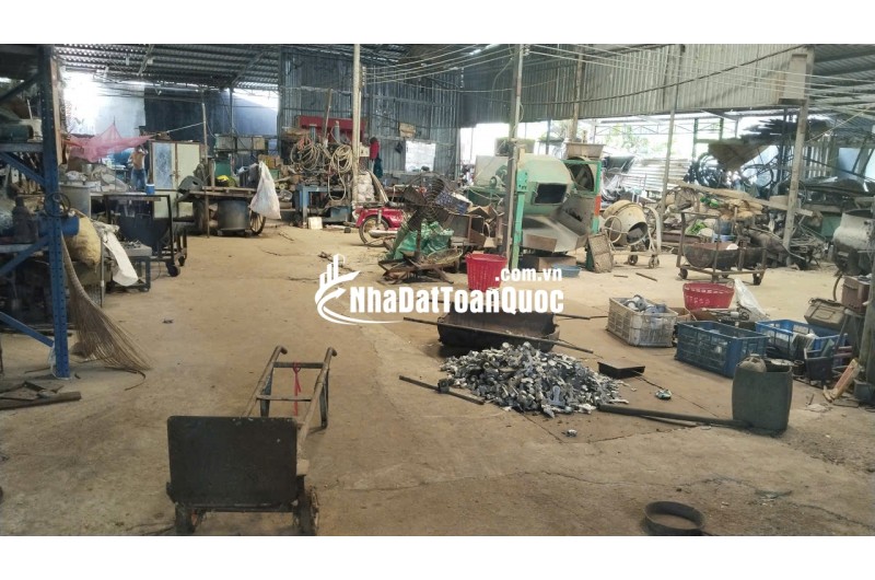 CC BÁN GẤP NHÀ C4, KHU ĐẤT ĐANG LÀM XƯỞNG CƠ KHÍ, GẦN 2500M2 SÁT MT835, CHỈ 14 TỶ. LH:0909327086.