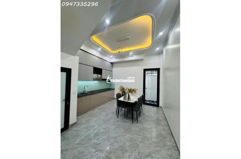 Nhà đẹp Vũ Chí Thắng ô tô đỗ gần nhà