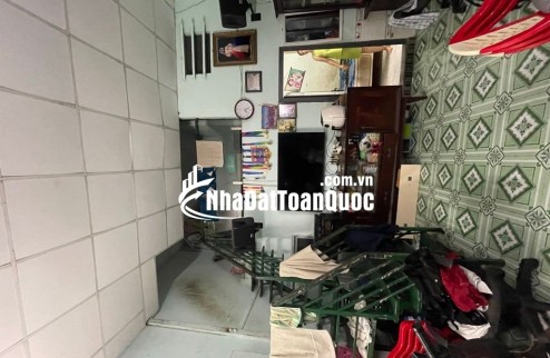 -Kết cấu : nhà 1 trệt 1 lửng, chia  làm 2 căn, vừa ở vừa cho thuê, tổng 4 phòng ngủ, 2 WC,  khu nhà cao tầng, dân trí.