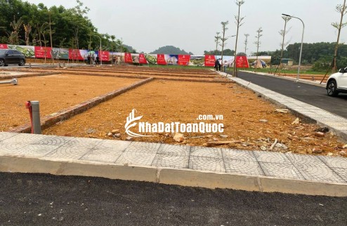 Bán đất thổ cư sổ đỏ 100m2, mặt tiền 6m, đường 21A, Phú Cát, Quốc Oai, Hà Nội. Giá 3.9 tỷ. LH: 0382394677