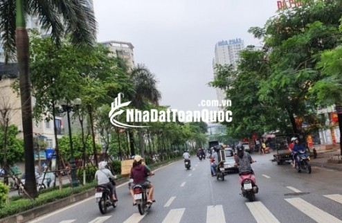 Bán Tòa Nhà VP Mặt Phố Bạch Mai 180m2 Mặt Tiền 7.5m 8 tầng, 1 Hầm Dòng Tiền 3.5 tỷ/năm