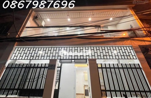 Nhà 1 trệt 1 lầu hẻm 3m cách chợ Phương Sài 50m .