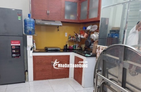 NGAY CHỢ ÔNG HOÀNG P9 TÂN BÌNH THIÊN PHƯỚC & LÝ THƯỜNG KIỆT - CHÍNH CHỦ - HẺM XE HƠI NHỎ - DIỆN TÍCH SÀN 51m2 - 3 TẦNG.