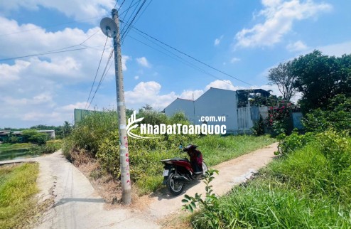 CHỦ ĐẤT CẦN BÁN  GẤP 2 MIẾNG ĐẤT BÌNH CHÁNH ẤP 3 TÂN QÚI TÂY. LH:0909304773.