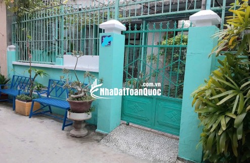 Bán đất tặng nhà C4 khu chợ đêm Hùng Vương - Nha Trang
DT: 131m², ngang 6,3m 
- 
Giá bán : 160tr/m ~ 20 ty